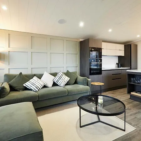 Host & - Kingfisher * Amotherby