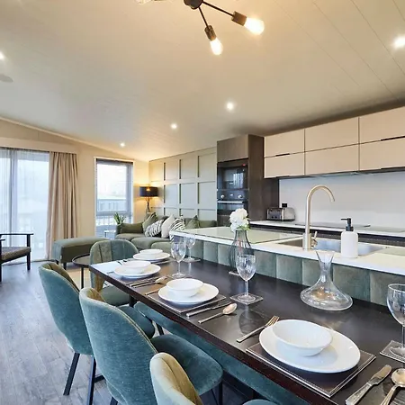 Host & - Kingfisher Amotherby